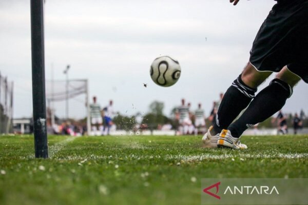 Berikut beberapa alternatif judul untuk "Adrian Wibowo Jalani Debut Bersama LA FC":

1. "Adrian Wibowo Memulai Perjalanan Baru Bersama LA FC"
2. "Debut Spektakuler Adrian Wibowo di LA FC"
3. "LA FC Sambut Adrian Wibowo dalam Laga Perdana"
4. "Pertandingan Perdana Adrian Wibowo Bersama LA FC"
5. "Adrian Wibowo Resmi Gabung LA FC: Debut yang Dinanti"
6. "LA FC: Laporan Debut Adrian Wibowo di Tim"
7. "Adrian Wibowo Tampilkan Bakatnya dalam Debut dengan LA FC"
8. "Debut Adrian Wibowo: Awal Baru di LA FC"

Silakan pilih atau modifikasi sesuai kebutuhan!