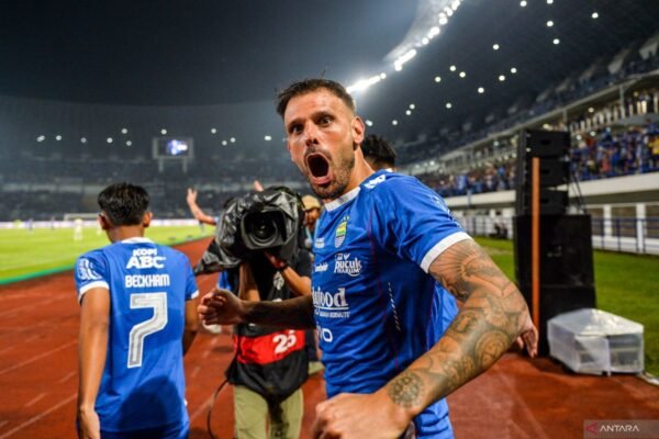 Ranking Liga 1: Persib Dekat Gelar Juara, Persija Terlempar dari Empat Besar
