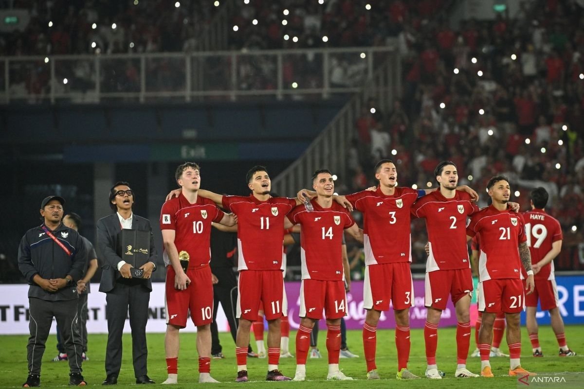 Berikut adalah beberapa alternatif judul yang menggabungkan tema tentang PSSI dan kunjungan Prabowo ke Thailand:

1. "PSSI Panggil 32 Pemain dan Kunjungan Strategis Prabowo ke Thailand"
2. "Rangkaian Berita: PSSI Perekrut 32 Pemain dan Prabowo Kunjungi Thailand"
3. "Sorotan: PSSI Panggil 32 Pemain untuk Tim Nasional dan Kunjungan Prabowo ke Thailand"
4. "Dalam Satu Berita: PSSI Pilih 32 Pemain, Prabowo Perkuat Hubungan dengan Thailand"
5. "Update Terpopuler: PSSI Konsentrasi pada Pemain Baru Sementara Prabowo Kunjungi Thailand"

Silakan pilih atau modifikasi sesuai kebutuhan!