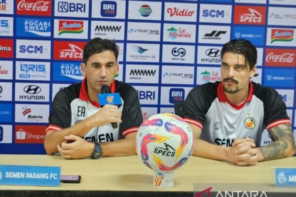 Pelatih Semen Padang Almeida Siap Rebut Tiga Poin di Kandang Persija