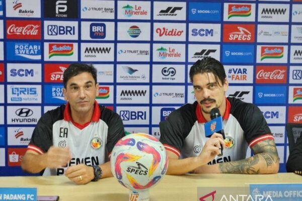 Pelatih Carlos Almeida: Tak Membebani Pemain Semen Padang