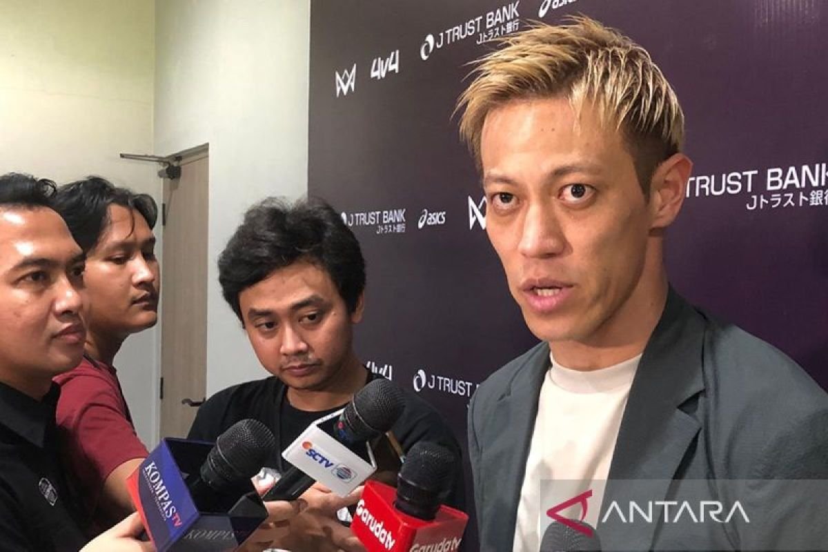 Berikut adalah beberapa alternatif judul untuk "Legenda Timnas Jepang Doakan Indonesia Lolos ke Piala Dunia 2026":

1. "Bintang Sepak Bola Jepang Berharap Indonesia Melangkah ke Piala Dunia 2026"
2. "Dukungan Legenda Jepang: Semoga Indonesia Sukses di Piala Dunia 2026"
3. "Pemain Legendaris Jepang Ajak Indonesia Raih Kesuksesan di Piala Dunia 2026"
4. "Doa Legenda Sepak Bola Jepang untuk Indonesia Menjelang Piala Dunia 2026"
5. "Timnas Jepang Berdoa Agar Indonesia Mencapai Piala Dunia 2026"
6. "Inspirasi dari Jepang: Dukungan untuk Indonesia Menuju Piala Dunia 2026"
7. "Legenda Jepang: 'Kami Mendukung Indonesia di Piala Dunia 2026'"
8. "Mimpi Bersama: Legenda Timnas Jepang Doakan Indonesia di Piala Dunia 2026