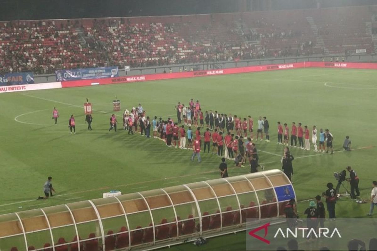 Perpisahan Mengharukan: Bali United Kenang Masa Bersama Stefano Cugurra