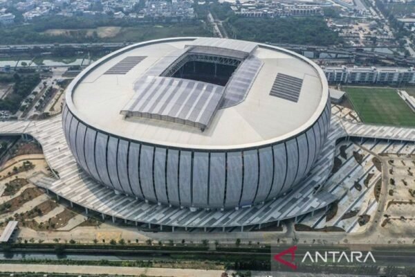 Here are some alternate title suggestions for "Inilah 18 kandang peserta BRI Super League 2025/2026":

1. "Mengungkap 18 Stadion Peserta BRI Super League 2025/2026"
2. "18 Kandang Tim yang Berpartisipasi di BRI Super League 2025/2026"
3. "Daftar 18 Kandang Tim BRI Super League 2025/2026"
4. "Mengenal 18 Lokasi Pertandingan di BRI Super League 2025/2026"
5. "18 Arena Pertandingan Peserta BRI Super League 2025/2026"
6. "Stadion dan Kandang: 18 Peserta BRI Super League 2025/2026"
7. "Menelusuri 18 Kandang dalam BRI Super League 2025/2026"
8. "18 Kandang Tim Sepak Bola di BRI Super League 2025/2026"
9. "Kembali ke Stadion: 18 Peserta BRI Super League 2025/2026"
10. "18 Stadion Tim BRI Super League 2025/2026: Lokasi Pertandingan yang Menjanjikan"

Feel free to mix and match or modify these suggestions further!