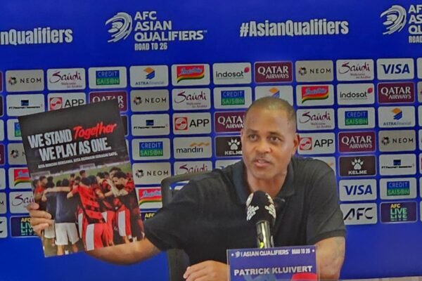 Kluivert Dapat Kesempatan Berlaga di Pertandingan Legenda Real dan Barca
