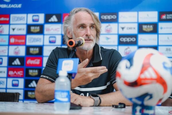Berikut adalah beberapa alternatif judul untuk "Jan Olde: Yakin Keseimbangan Jadi Kunci Pertandingan Dewa Lawan Persija":

1. "Jan Olde: Keseimbangan sebagai Kunci Sukses Dewa di Pertandingan Melawan Persija"
2. "Jan Olde: Keseimbangan Menjadi Faktor Penting Pertarungan Dewa vs Persija"
3. "Jan Olde Mengungkapkan Keseimbangan Sebagai Senjata Utama Dewa dalam Pertandingan Melawan Persija"
4. "Keseimbangan Ditekankan Jan Olde sebagai Kunci Pertandingan Dewa dan Persija"
5. "Jan Olde: Memahami Pentingnya Keseimbangan dalam Duel Dewa vs Persija" 

Semoga salah satu dari judul-judul ini sesuai dengan yang Anda cari!