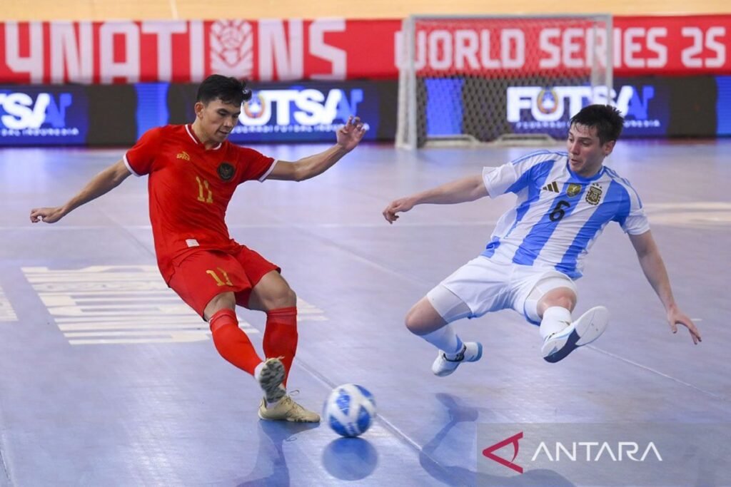 Sure! Here are some alternate title suggestions:

1. "FFI Mengapresiasi Dukungan Klub Menjelang Futsal Four Nations Cup 2025"
2. "Dukungan Klub Dikenang: FFI Jelang Futsal Four Nations Cup 2025"
3. "FFI Ucapkan Terima Kasih atas Dukungan Klub untuk Futsal Four Nations Cup 2025"
4. "Menuju Futsal Four Nations Cup 2025: FFI Apresiasi Komitmen Klub"
5. "FFI Hargai Kontribusi Klub dalam Persiapan Futsal Four Nations Cup 2025"
6. "Dukungan Klub: Fondasi Kuat bagi FFI Menuju Futsal Four Nations Cup 2025"
7. "FFI Berterima Kasih kepada Klub Saat Menghadapi Futsal Four Nations Cup 2025"
8. "FFI Soroti Pentingnya Dukungan Klub Menjelang Futsal Four Nations Cup 2025"

Feel free to choose any of these or let me know if you need more options!